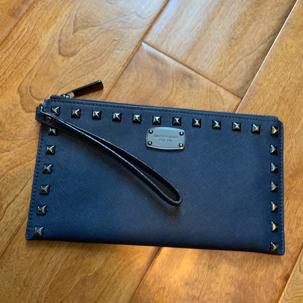 Michael kors wristlet